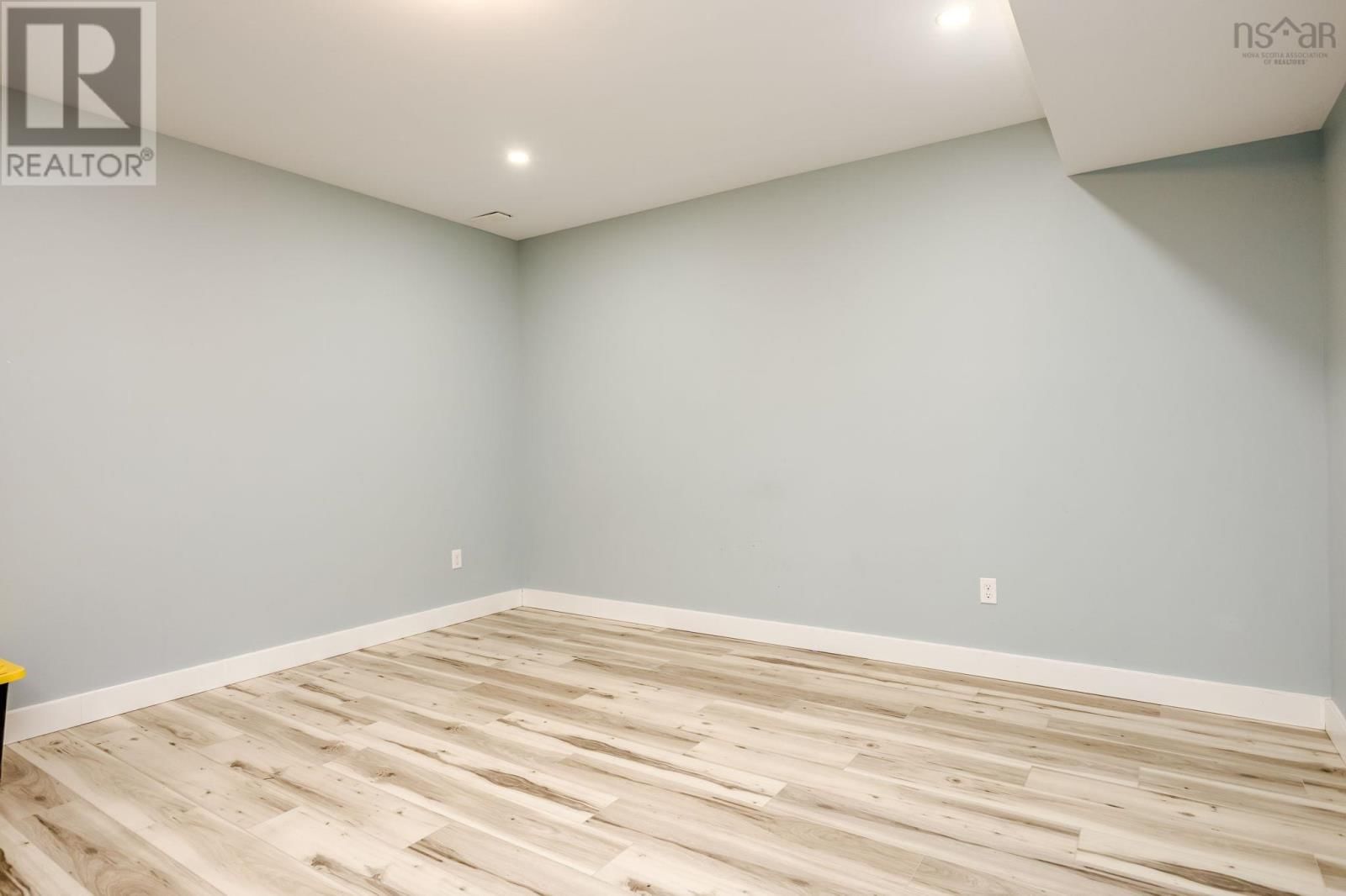 61 FOURTH STREET Image 22