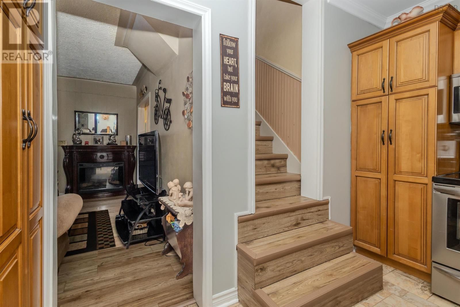 70 FRASER AVENUE Image 18