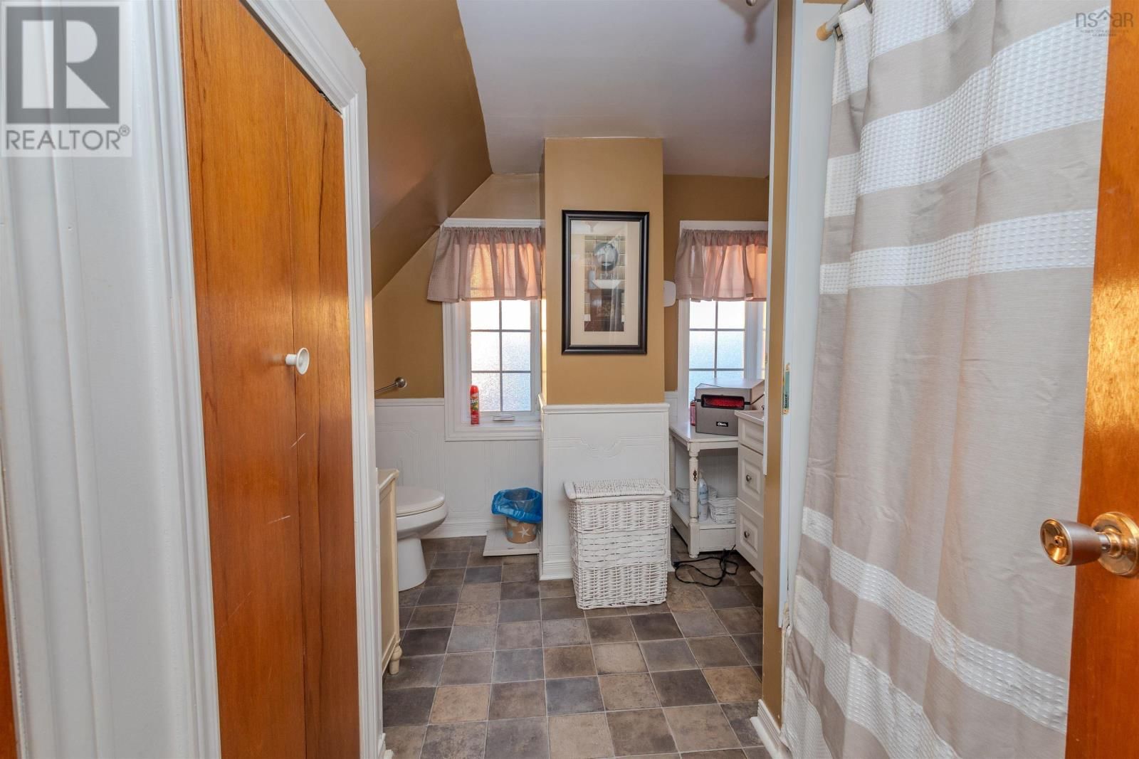 70 FRASER AVENUE Image 27