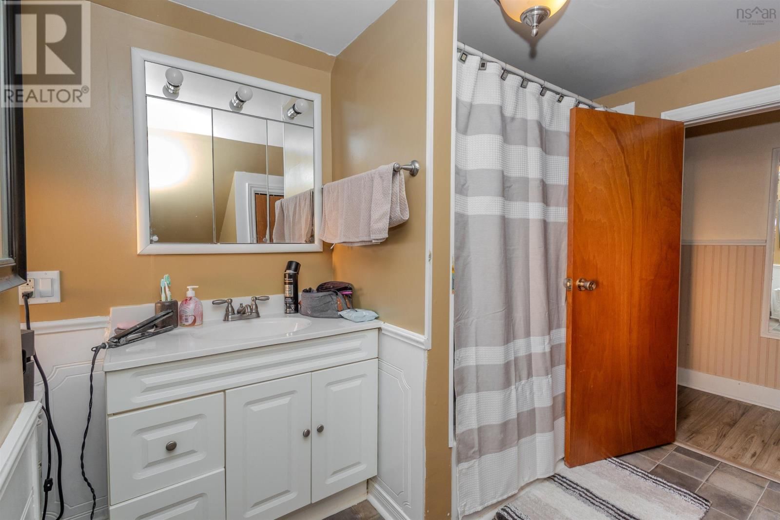 70 FRASER AVENUE Image 29