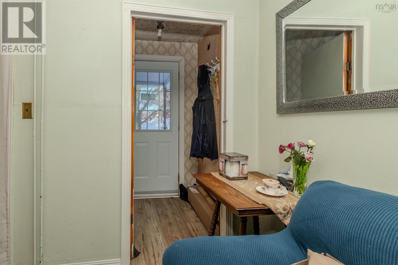 70 FRASER AVENUE Image 32