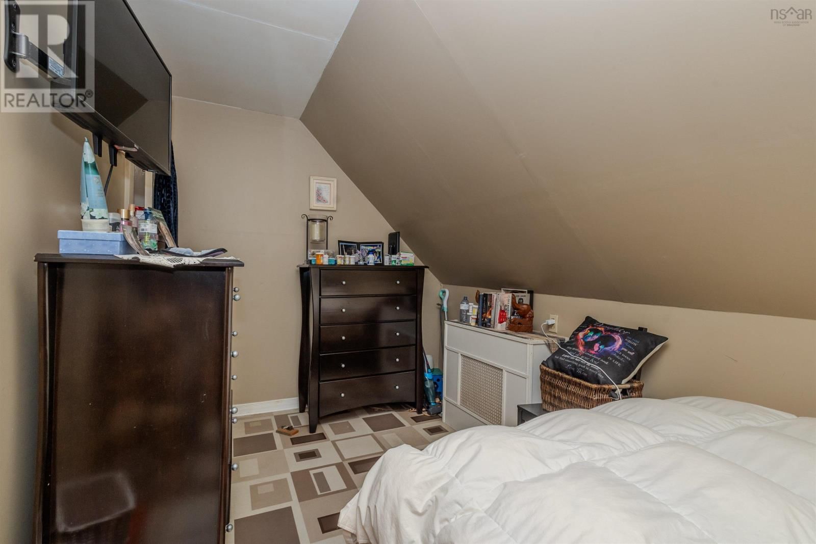 70 FRASER AVENUE Image 33