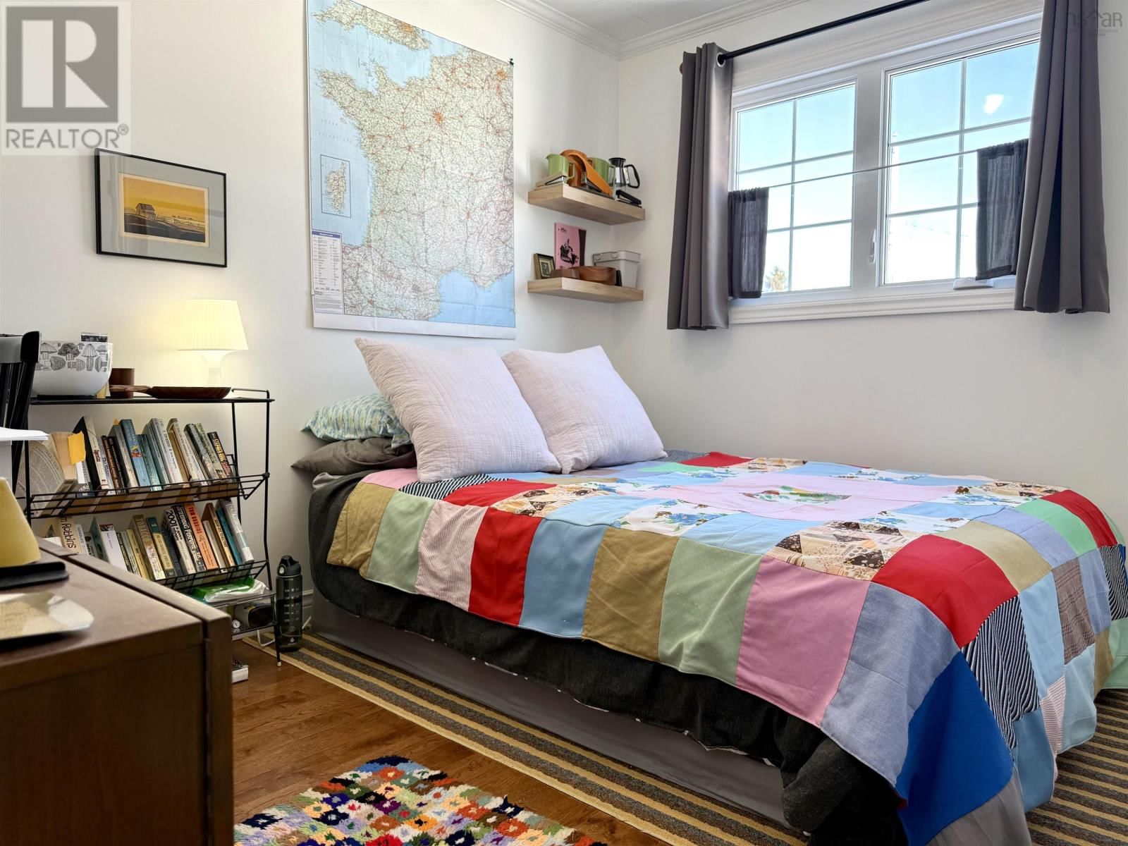 24 RHODES AVENUE Image 28