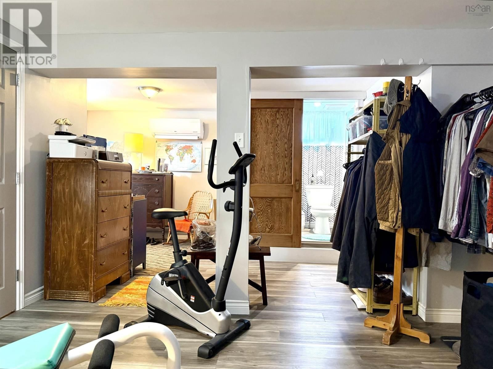 24 RHODES AVENUE Image 43