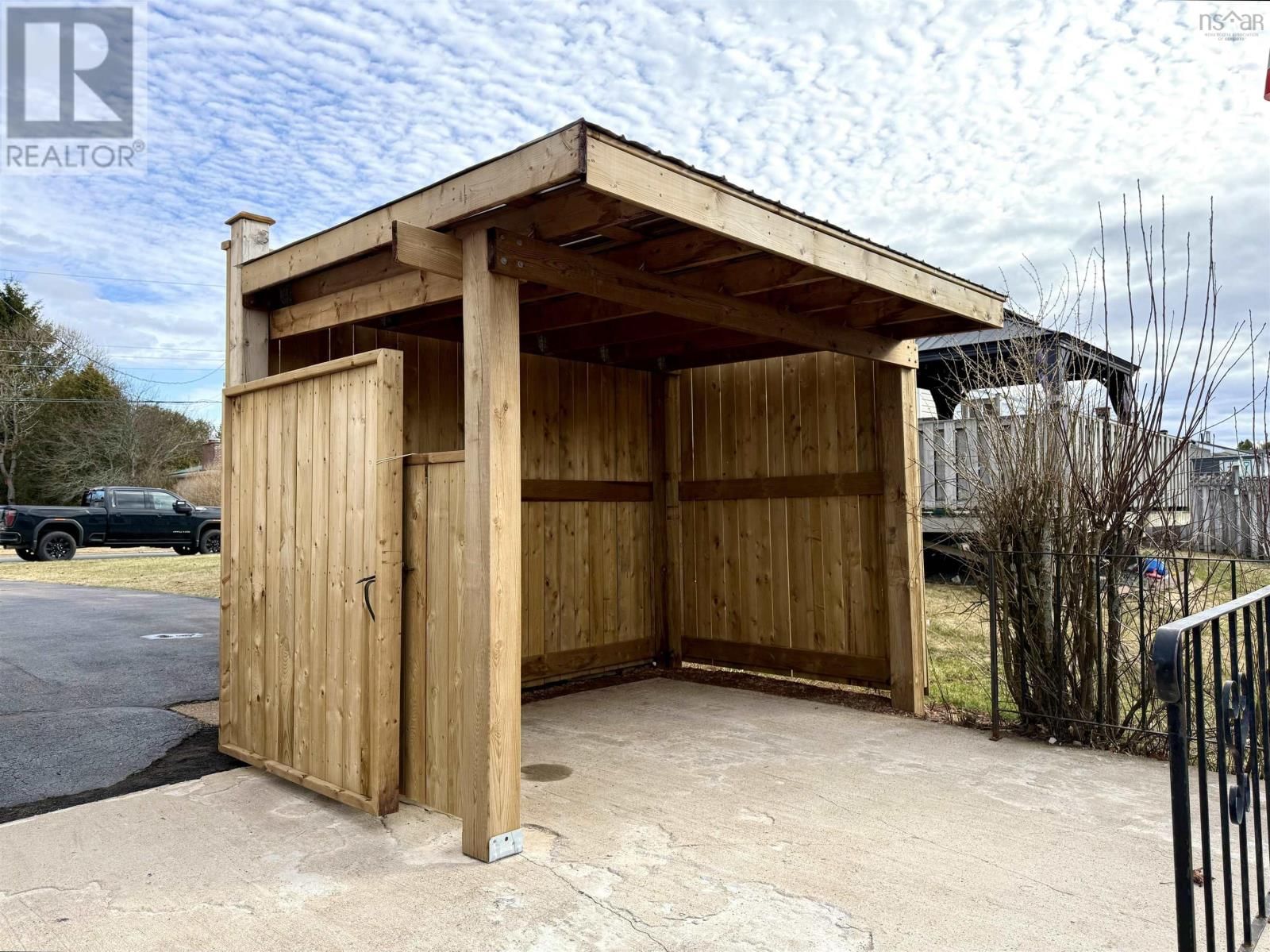 24 RHODES AVENUE Image 7