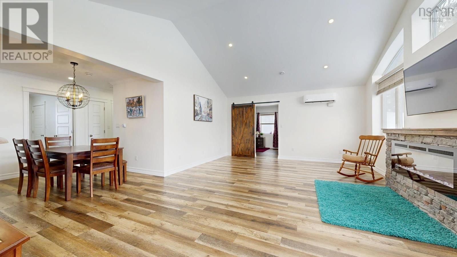 6672 HIGHWAY 1 Image 20