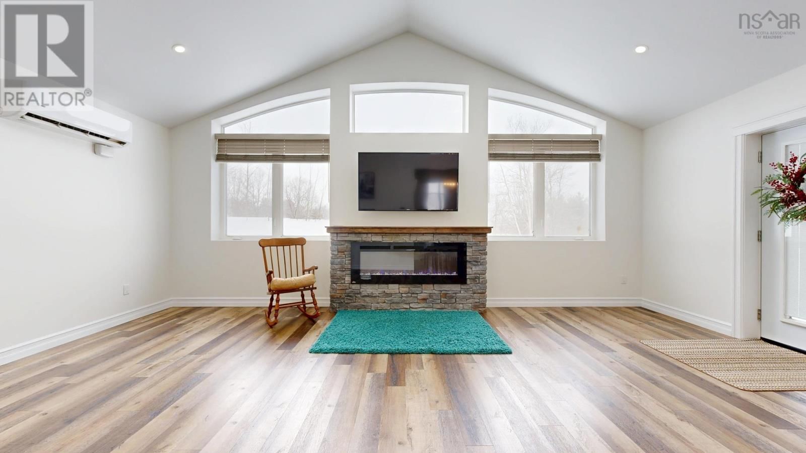 6672 HIGHWAY 1 Image 21