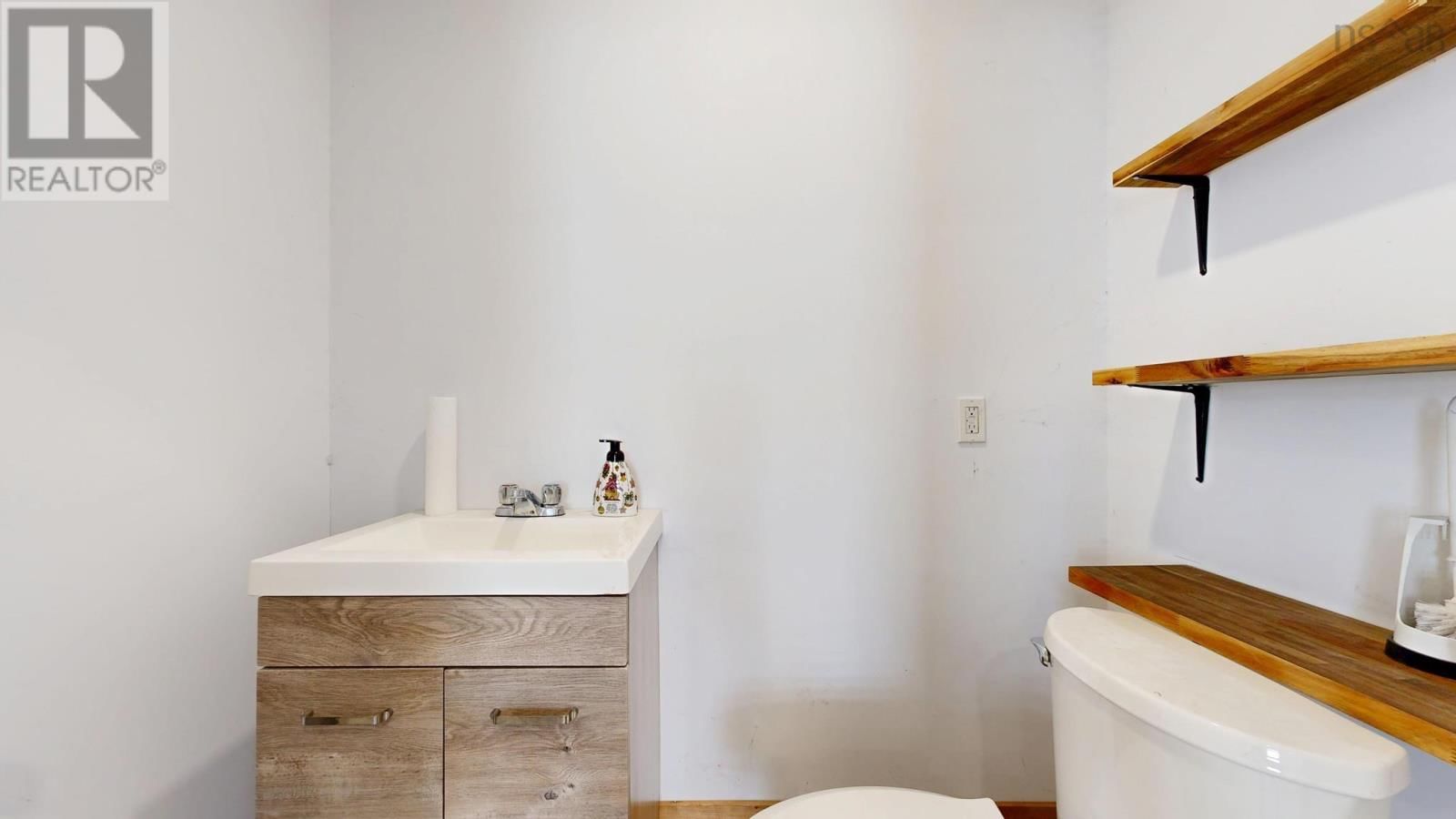 6672 HIGHWAY 1 Image 36