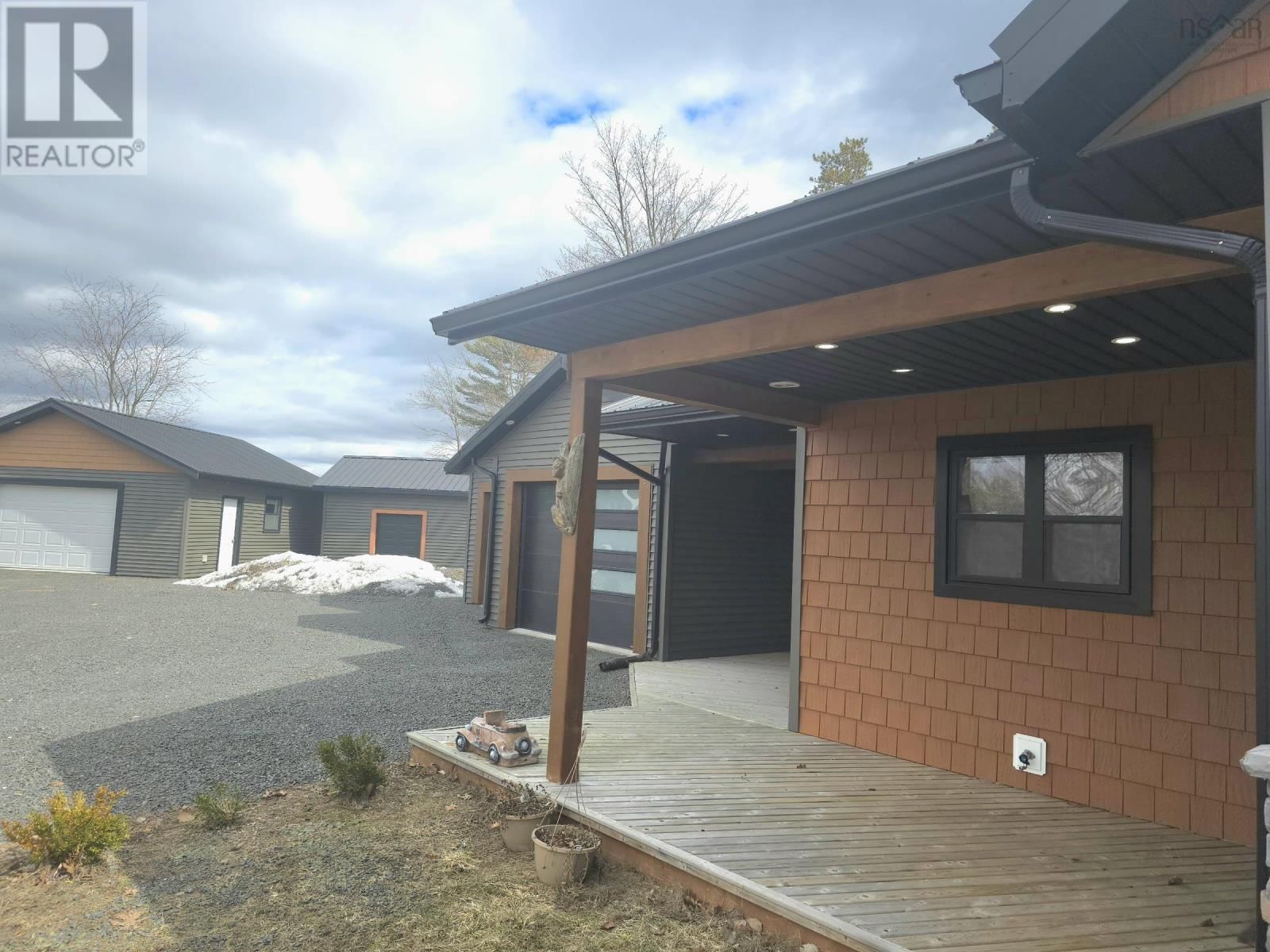 6672 HIGHWAY 1 Image 40