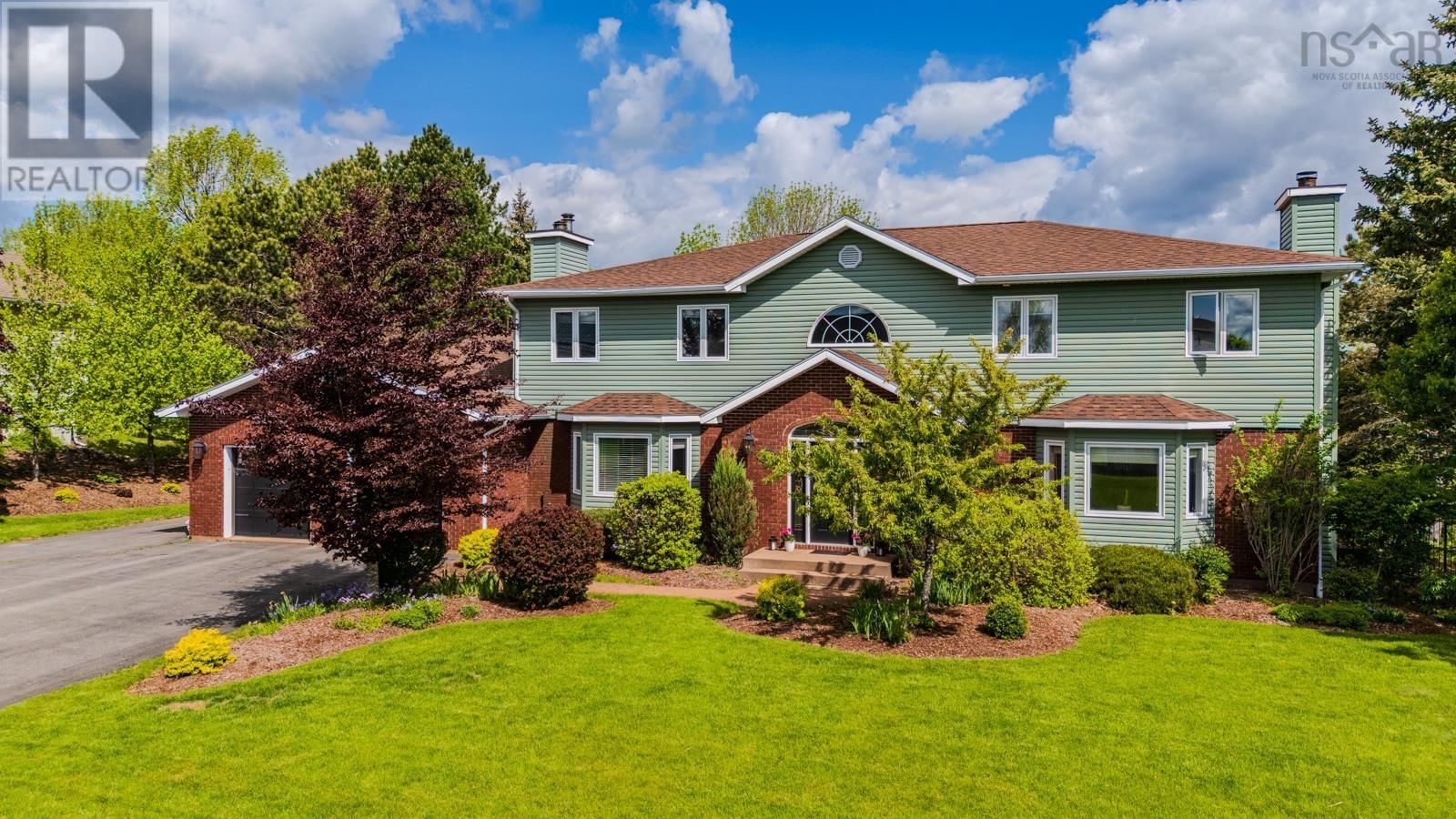 252 BLUE HERON DRIVE Image 1