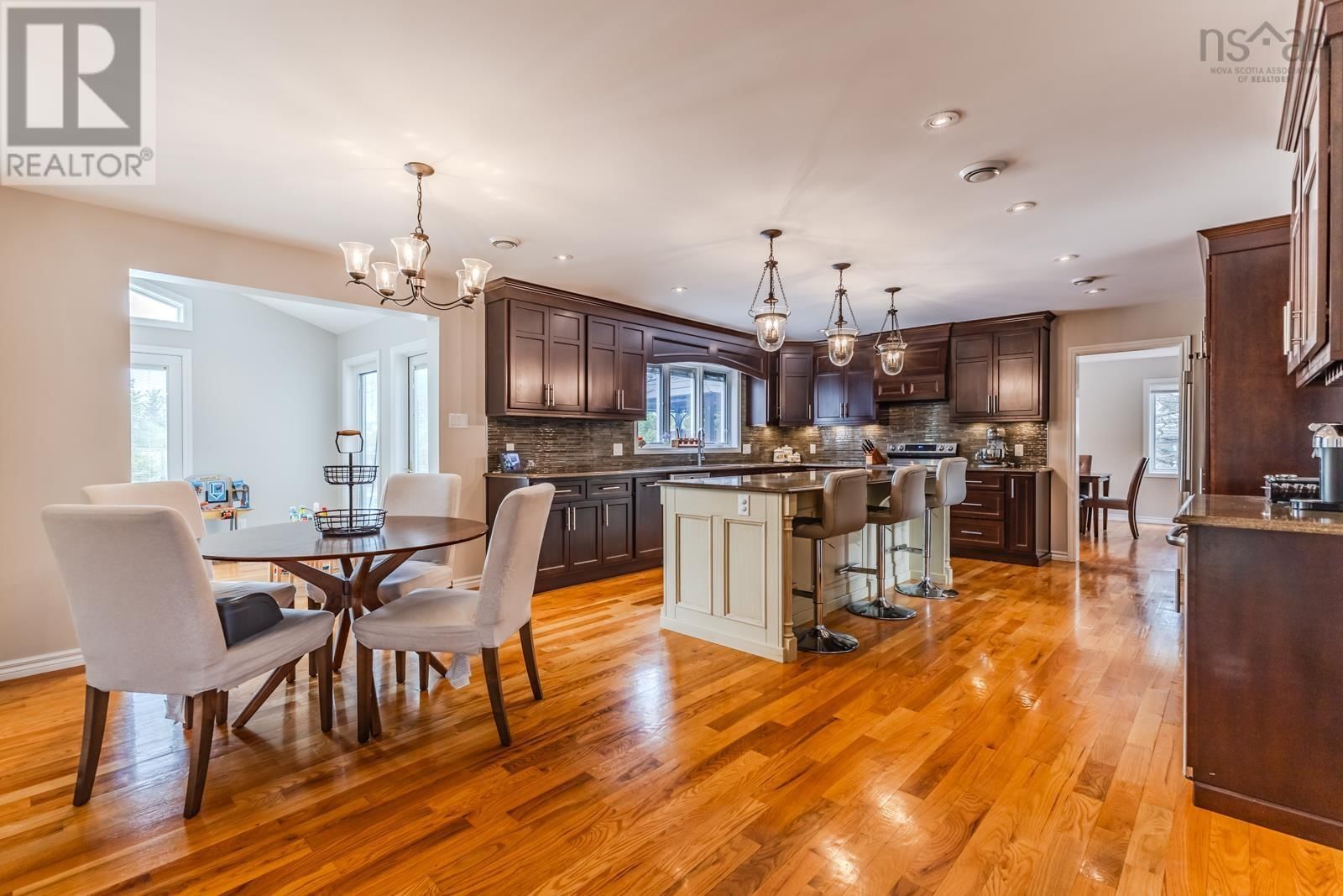 252 BLUE HERON DRIVE Image 10