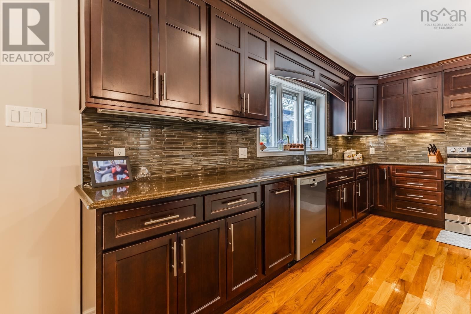 252 BLUE HERON DRIVE Image 12