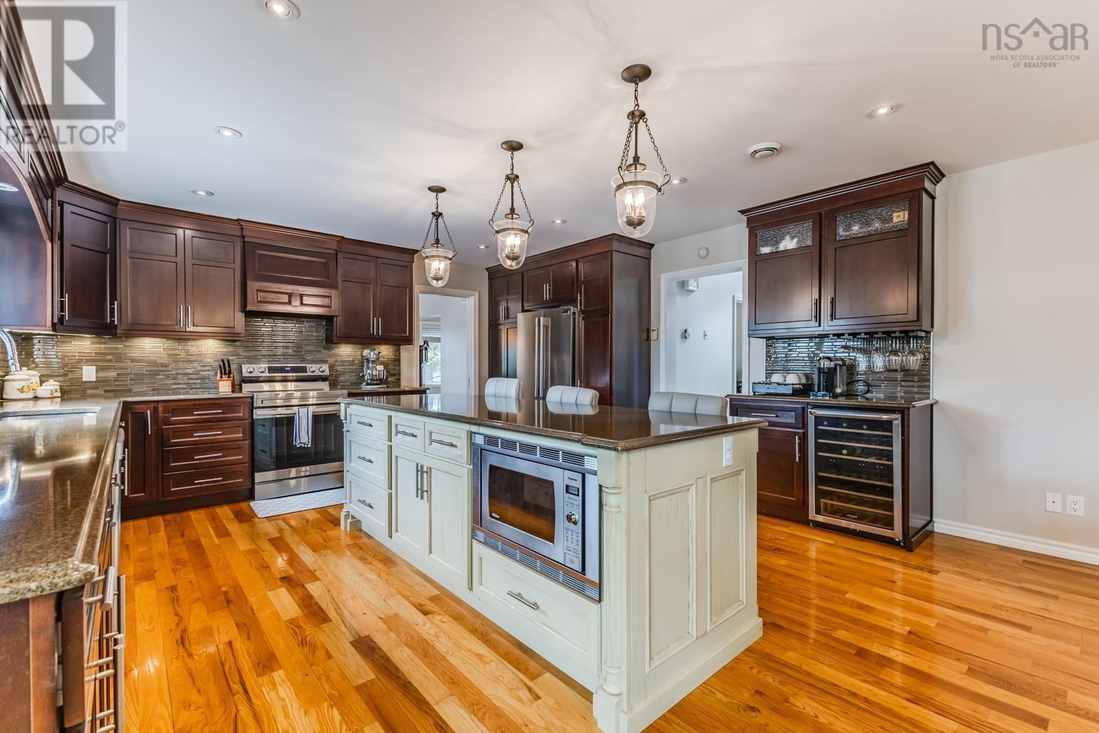 252 BLUE HERON DRIVE Image 13