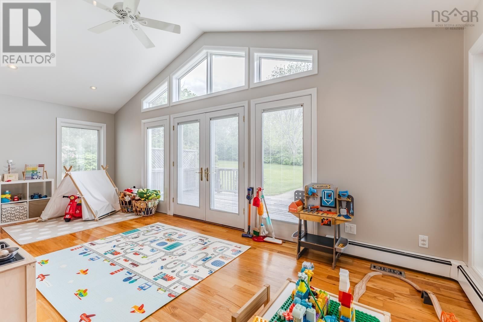 252 BLUE HERON DRIVE Image 15