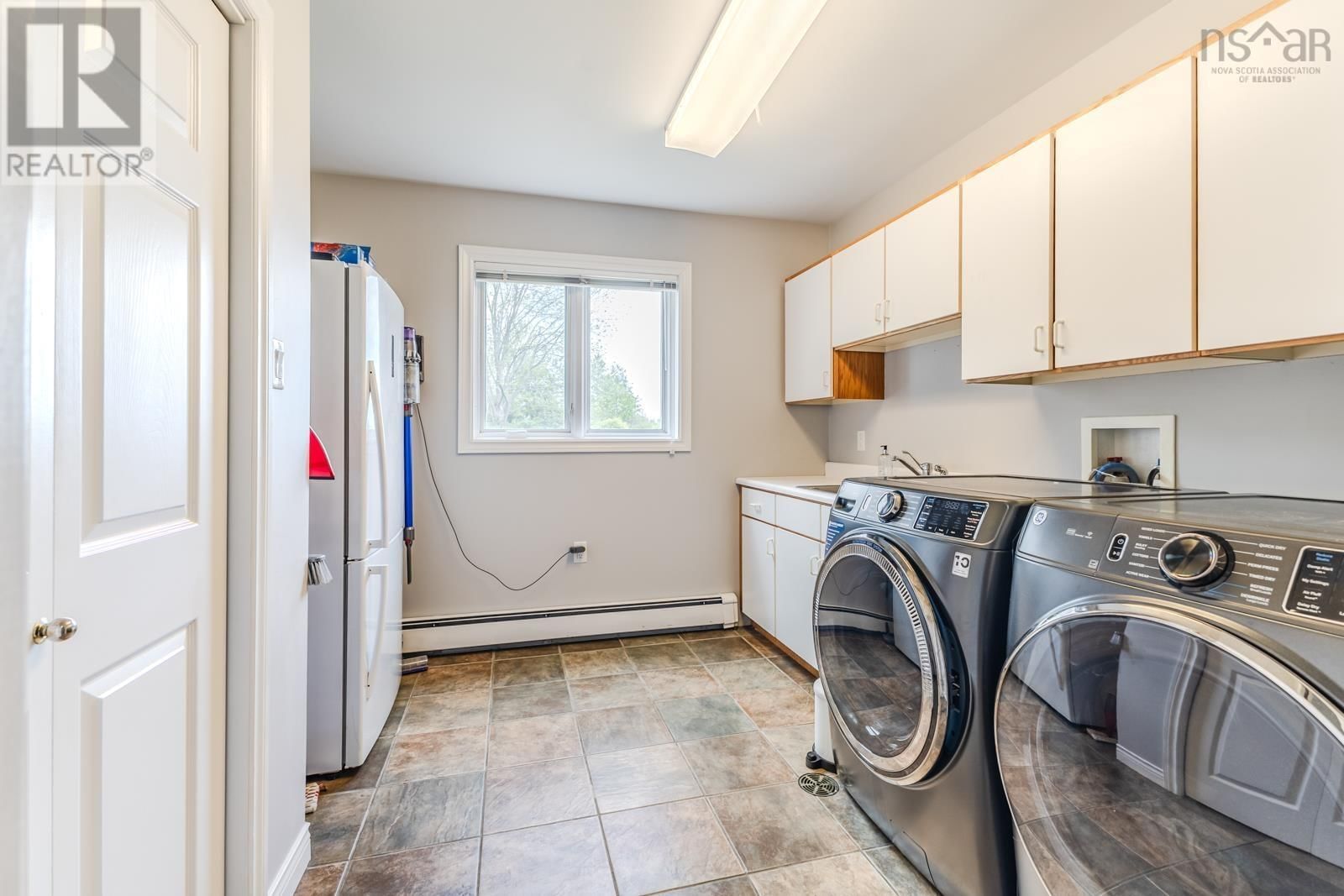 252 BLUE HERON DRIVE Image 18