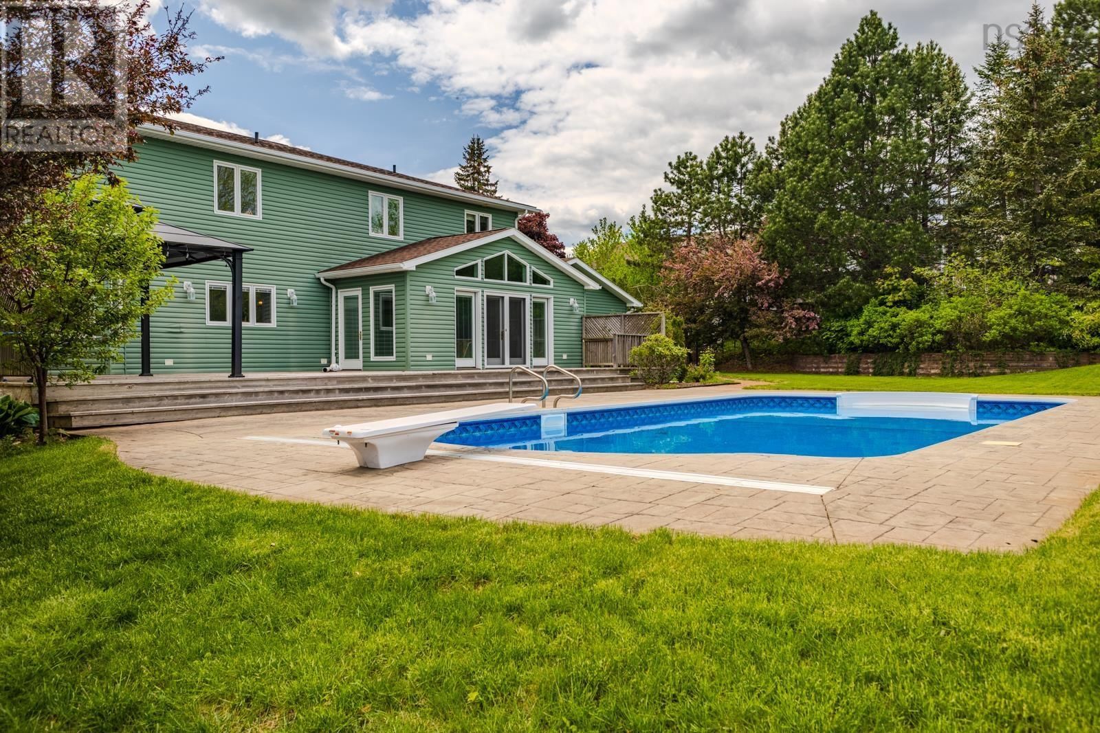 252 BLUE HERON DRIVE Image 2