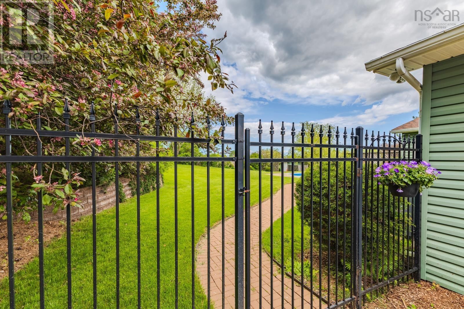 252 BLUE HERON DRIVE Image 41