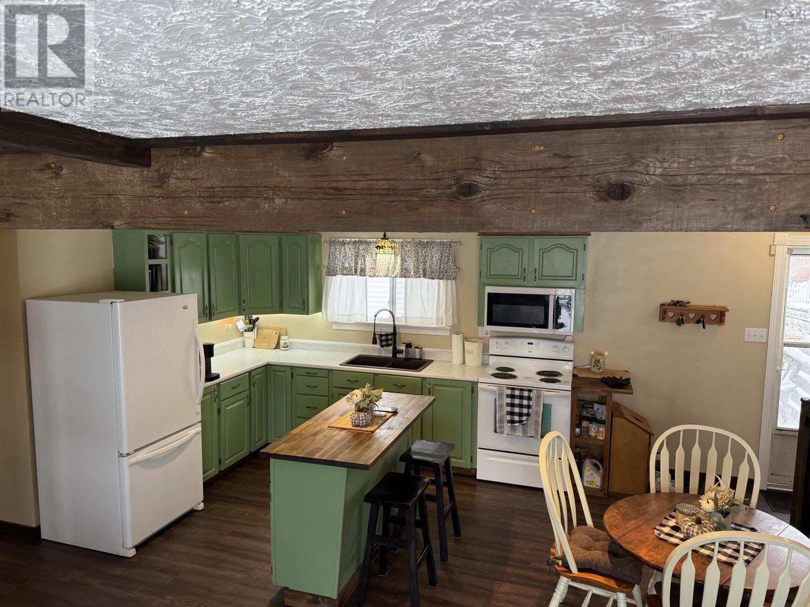 1668 MACKAY STREET Image 12