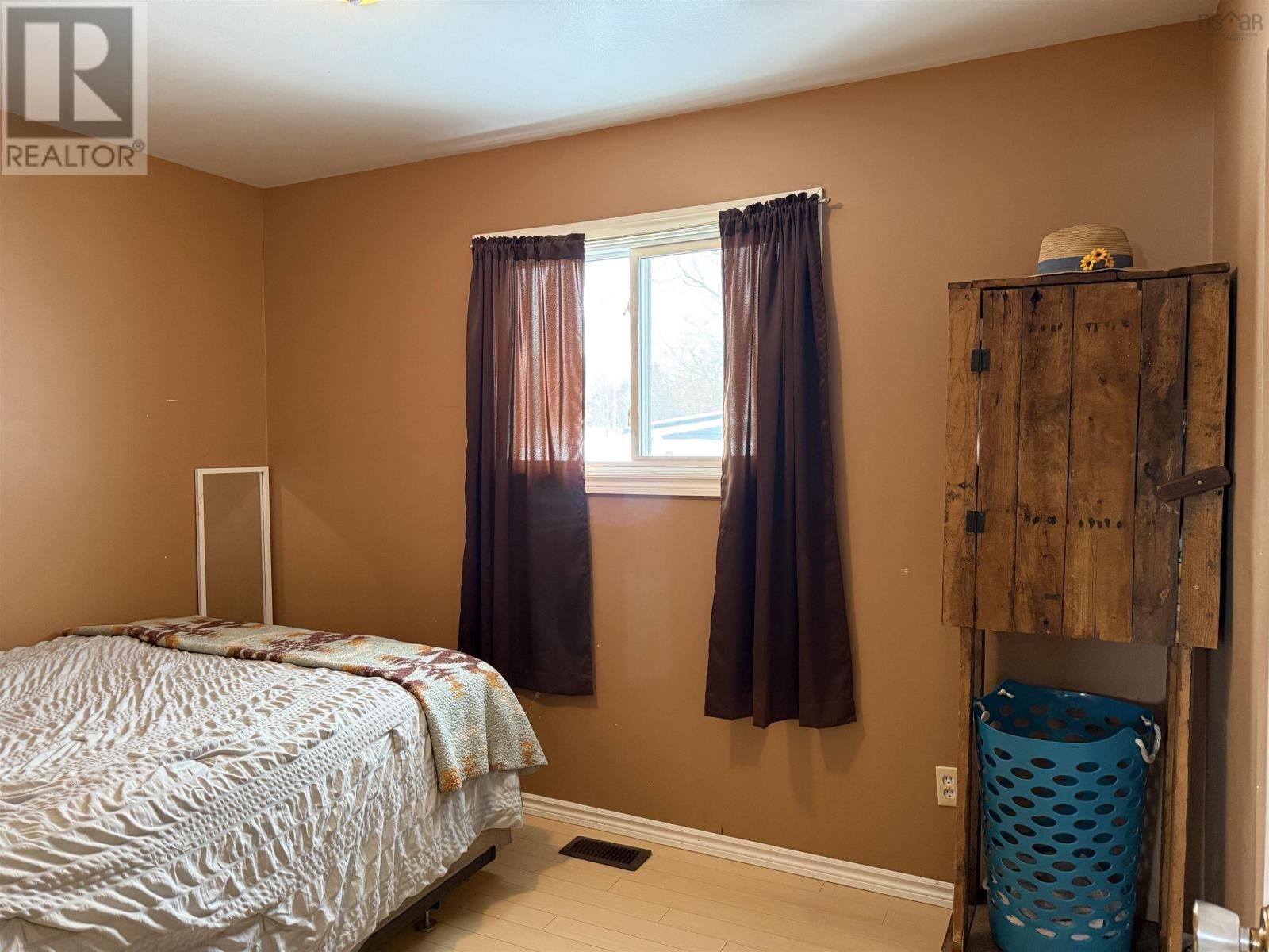 1668 MACKAY STREET Image 21