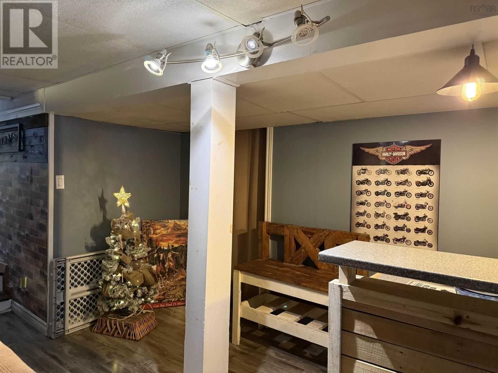 1668 MACKAY STREET Image 33