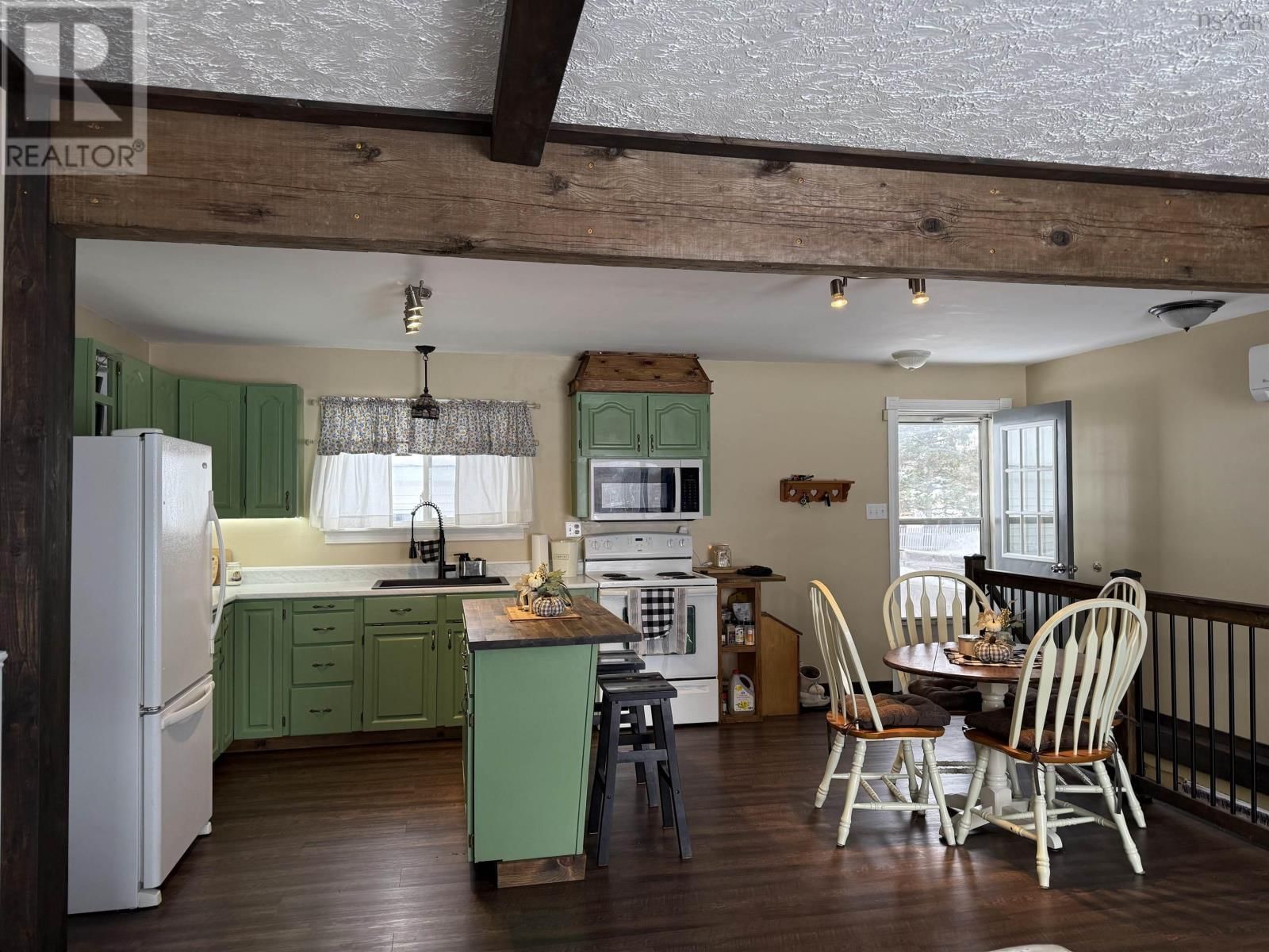 1668 MACKAY STREET Image 8