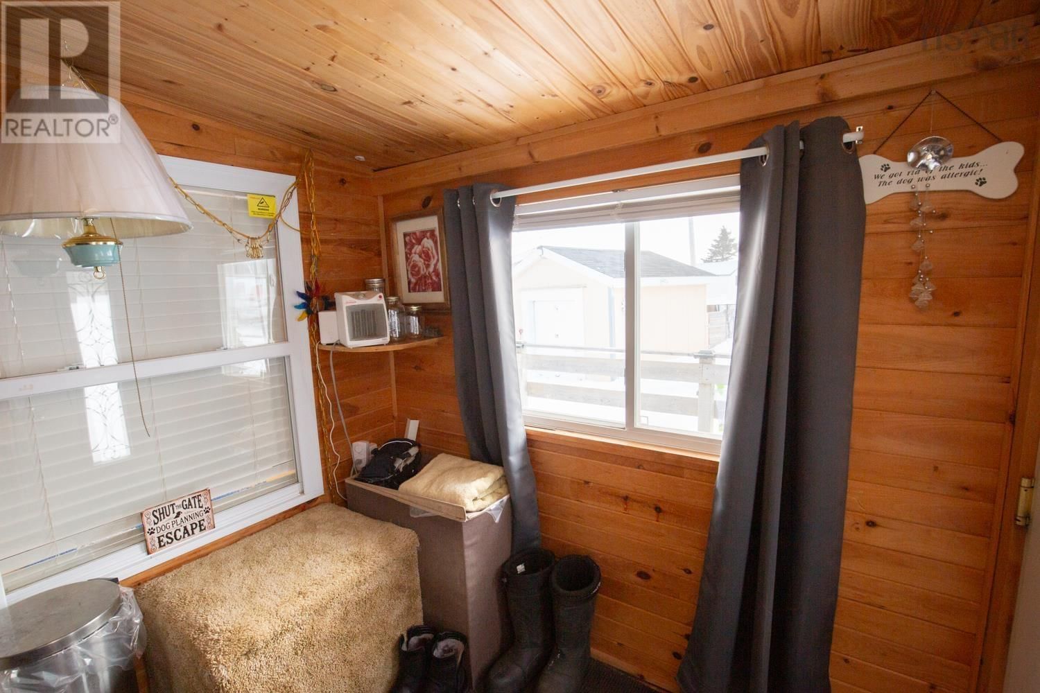 402 SMITH POINT ROAD Image 14