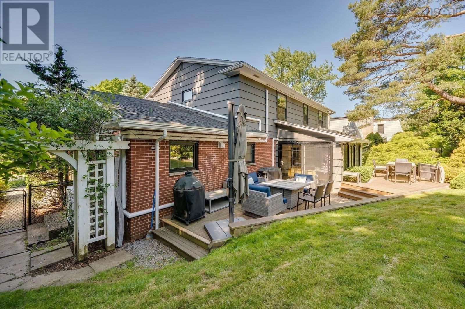 523 FRANCKLYN STREET Image 2