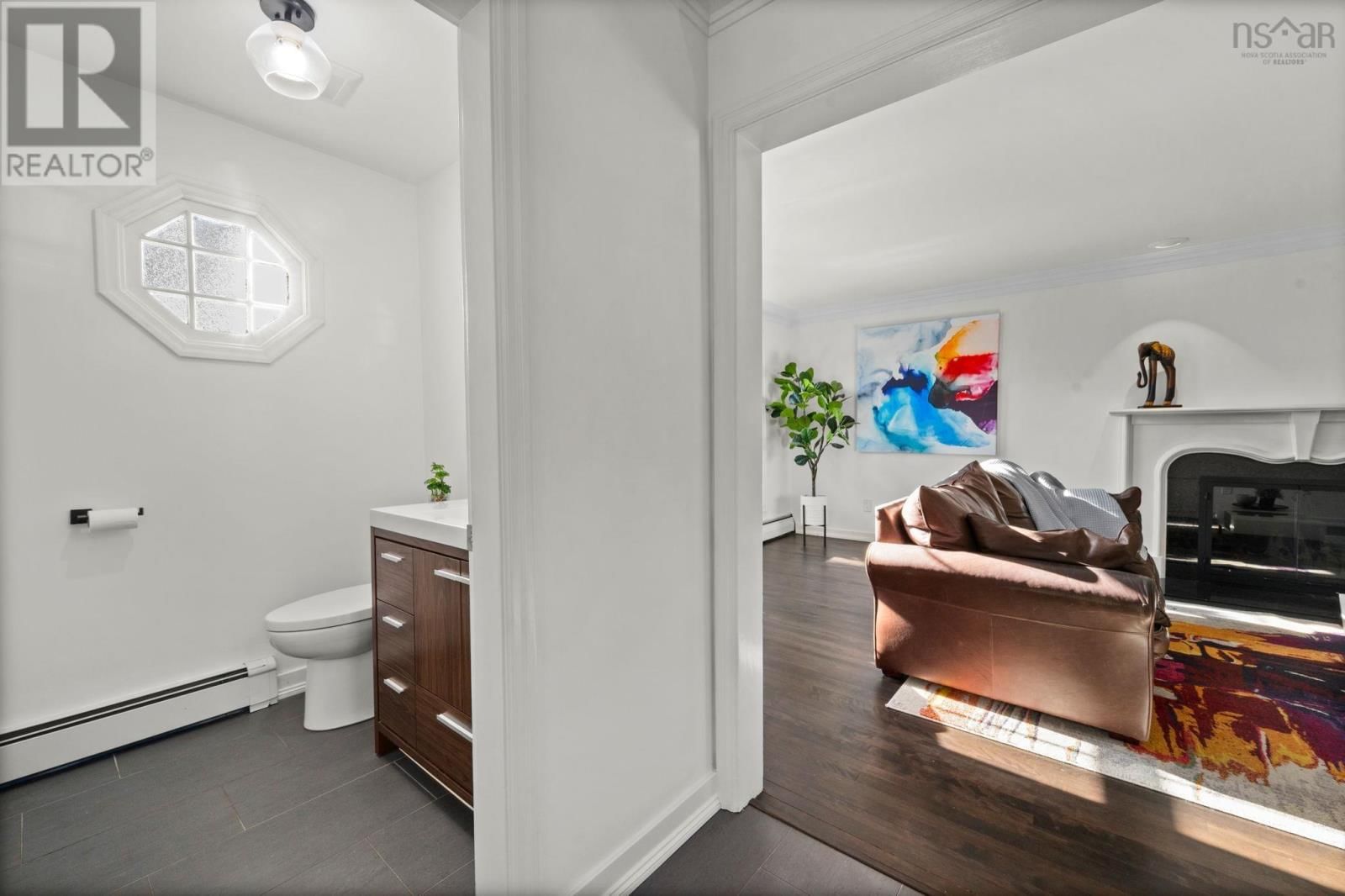 523 FRANCKLYN STREET Image 7