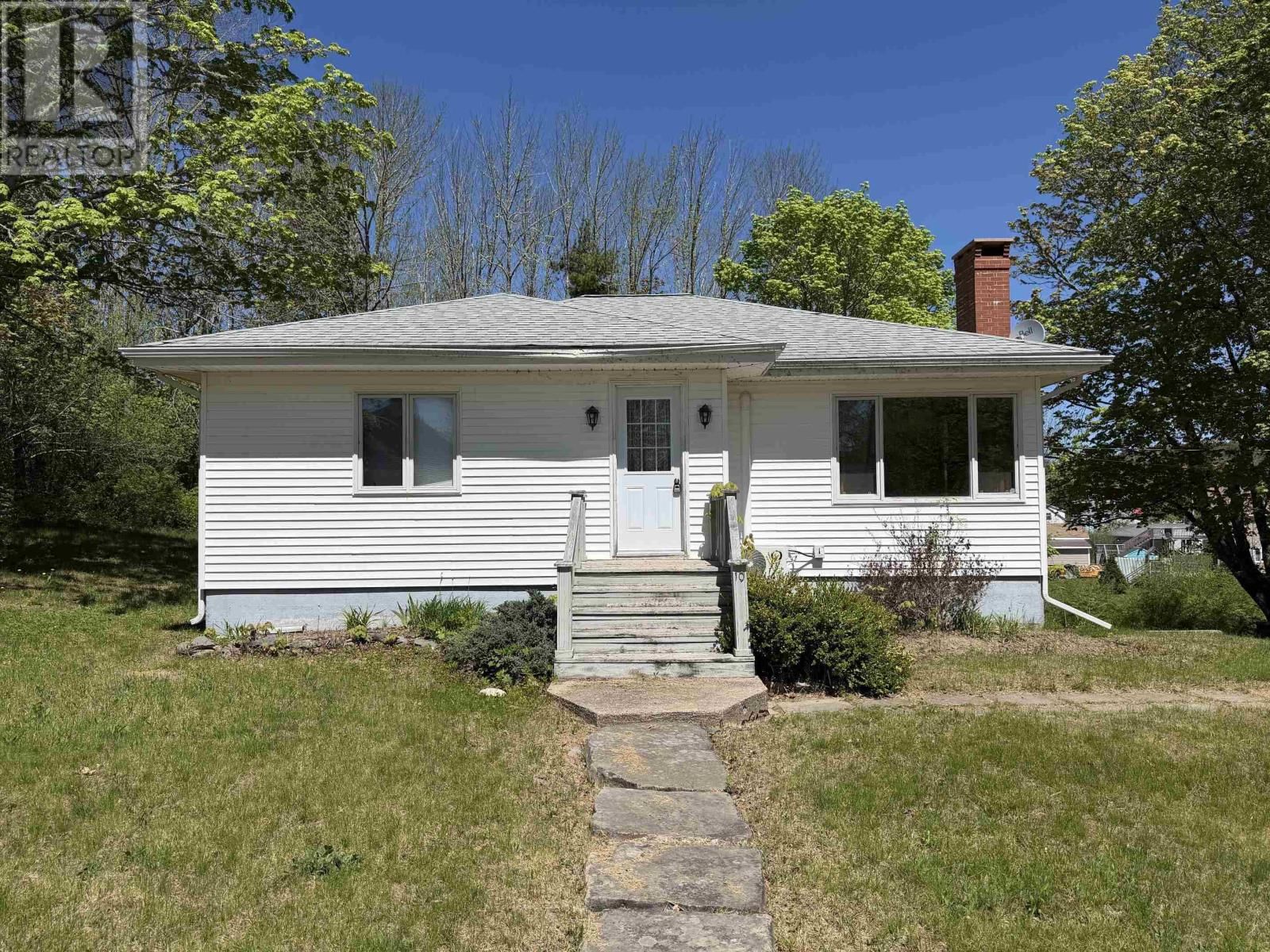 10 West Caledonia Road, Caledonia, Nova Scotia B0T 1B0