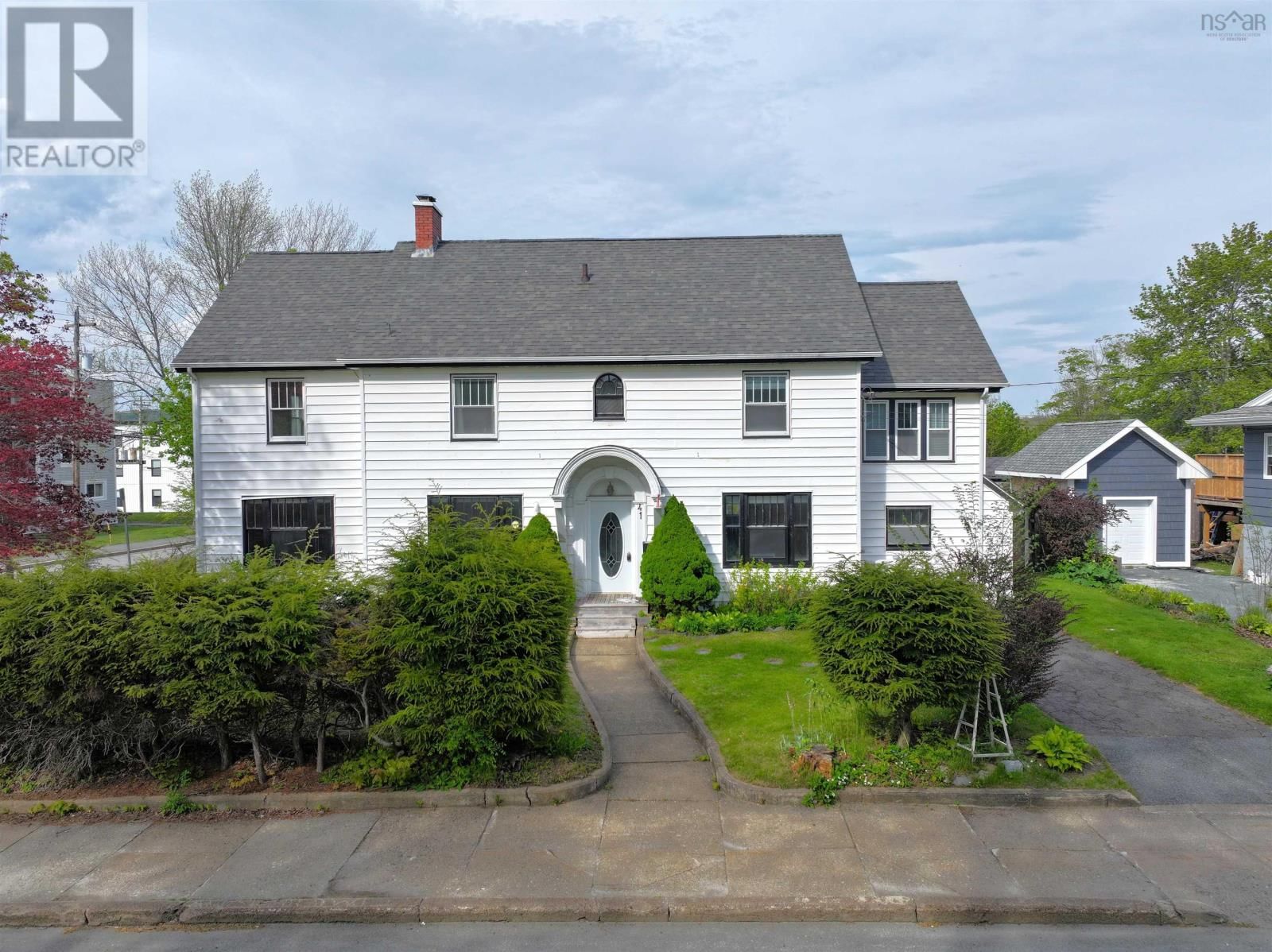 41 Alexandra Avenue, Bridgewater, Nova Scotia B4V 1H2