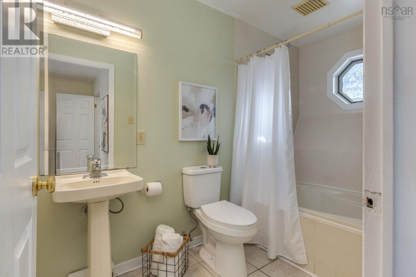 5 LISA COURT Image 35