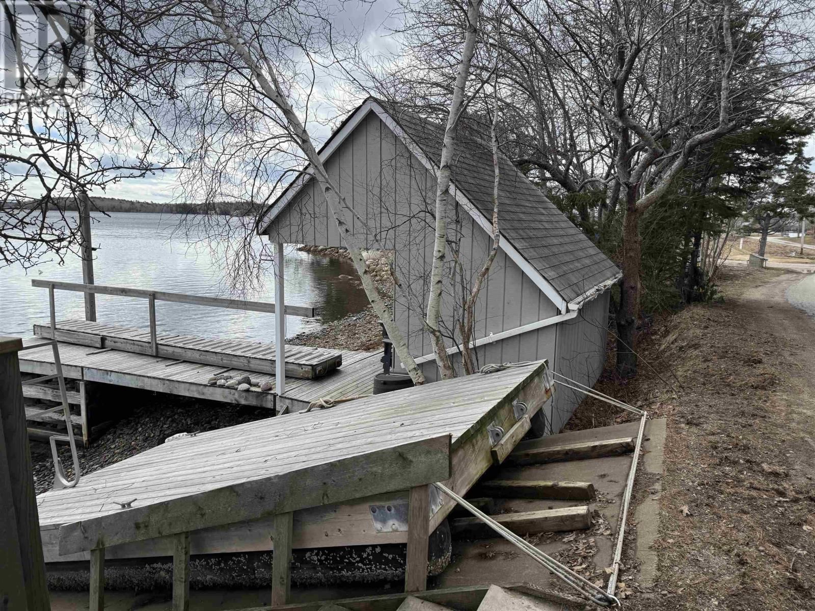 287 EAST SIDE MARTINS RIVER ROAD Image 46