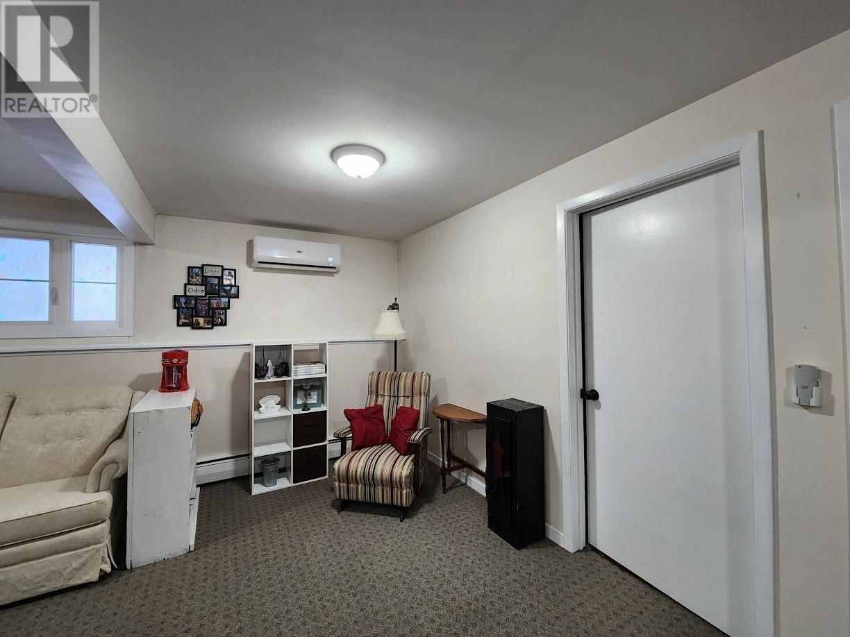 21 GLENN DRIVE Image 25