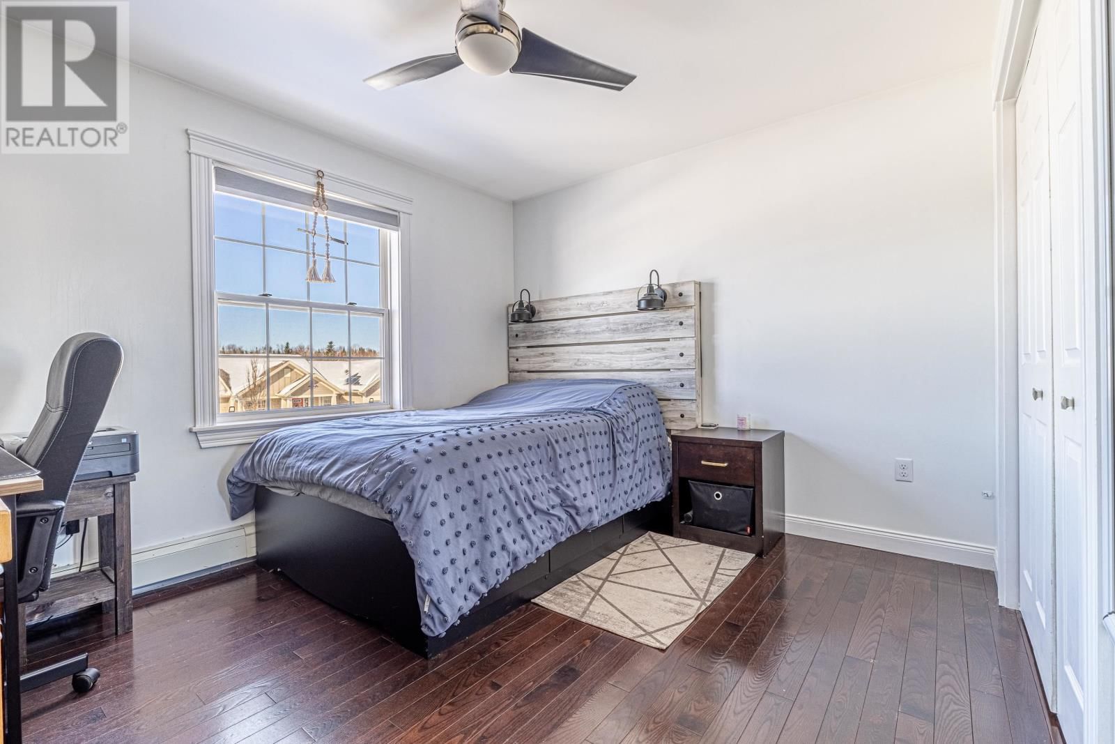 142 ESSEX CRESCENT Image 15