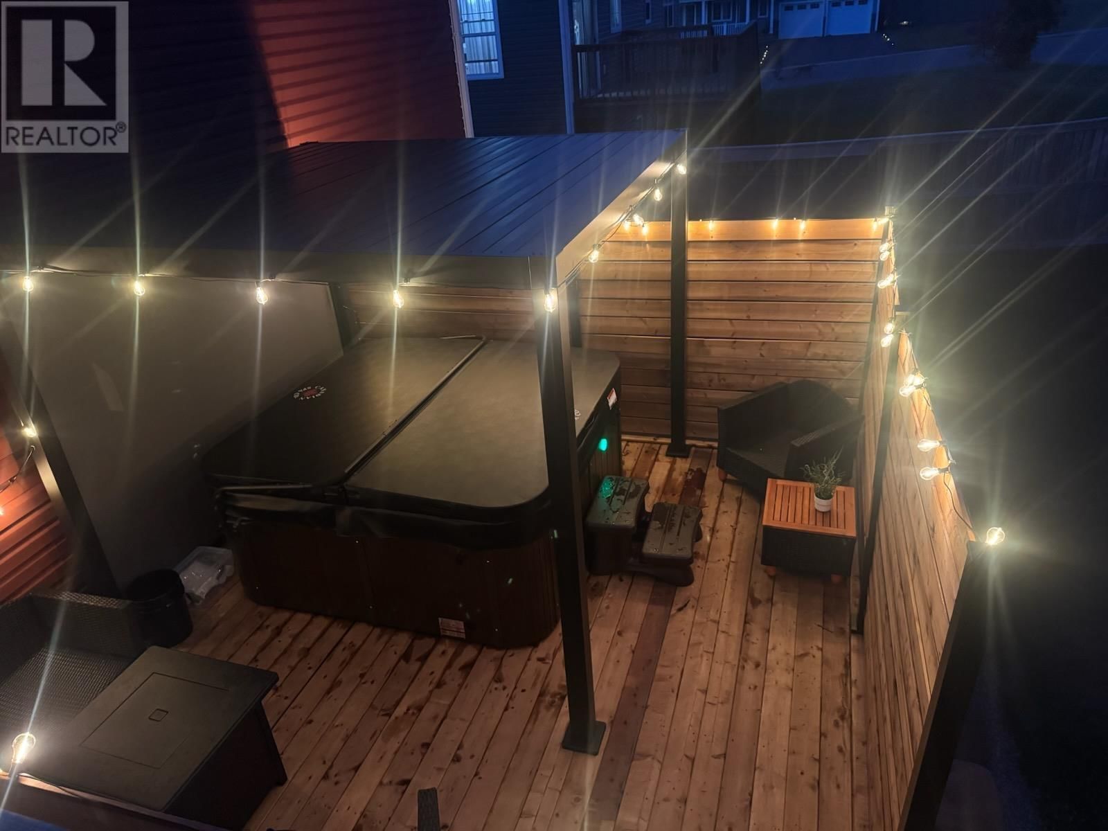 142 ESSEX CRESCENT Image 25