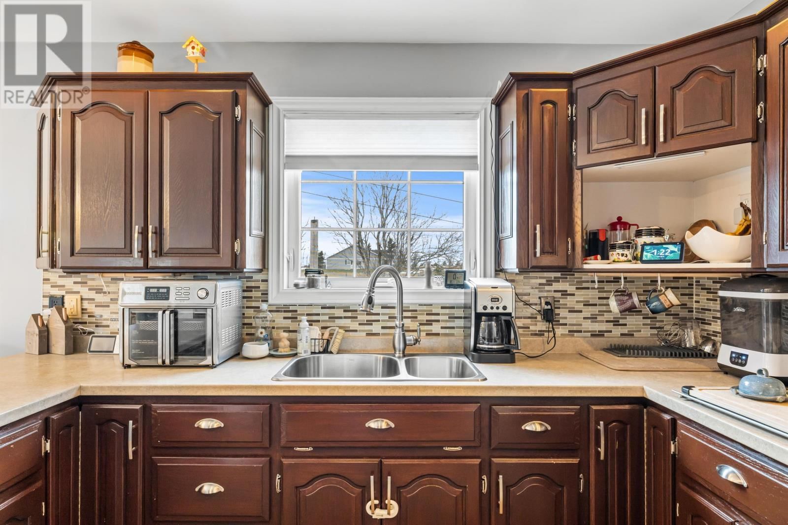 22 SHAMROCK CRESCENT Image 10