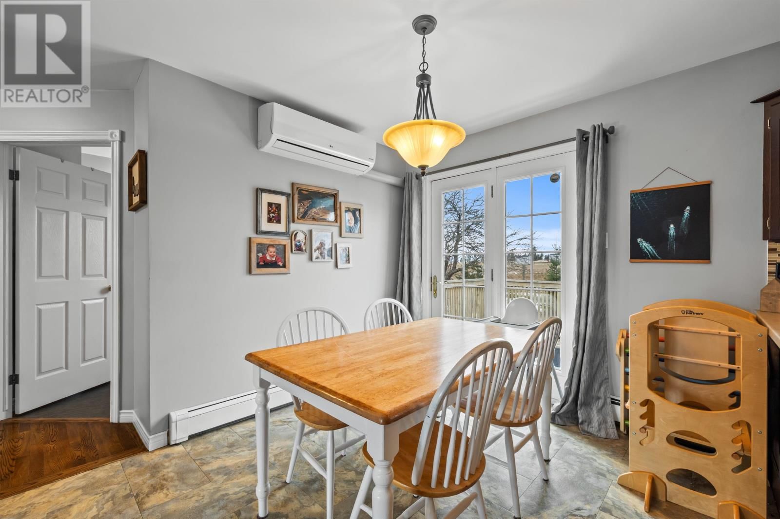 22 SHAMROCK CRESCENT Image 12