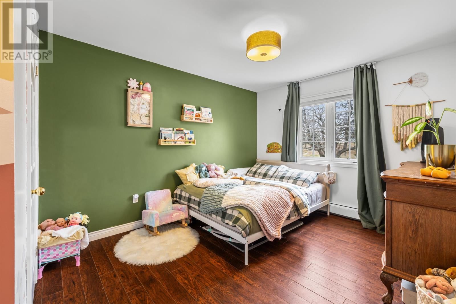 22 SHAMROCK CRESCENT Image 14