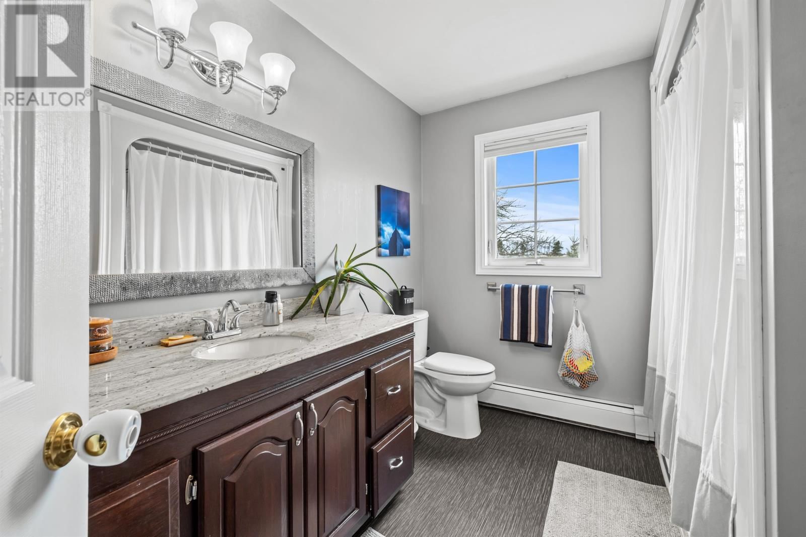 22 SHAMROCK CRESCENT Image 16