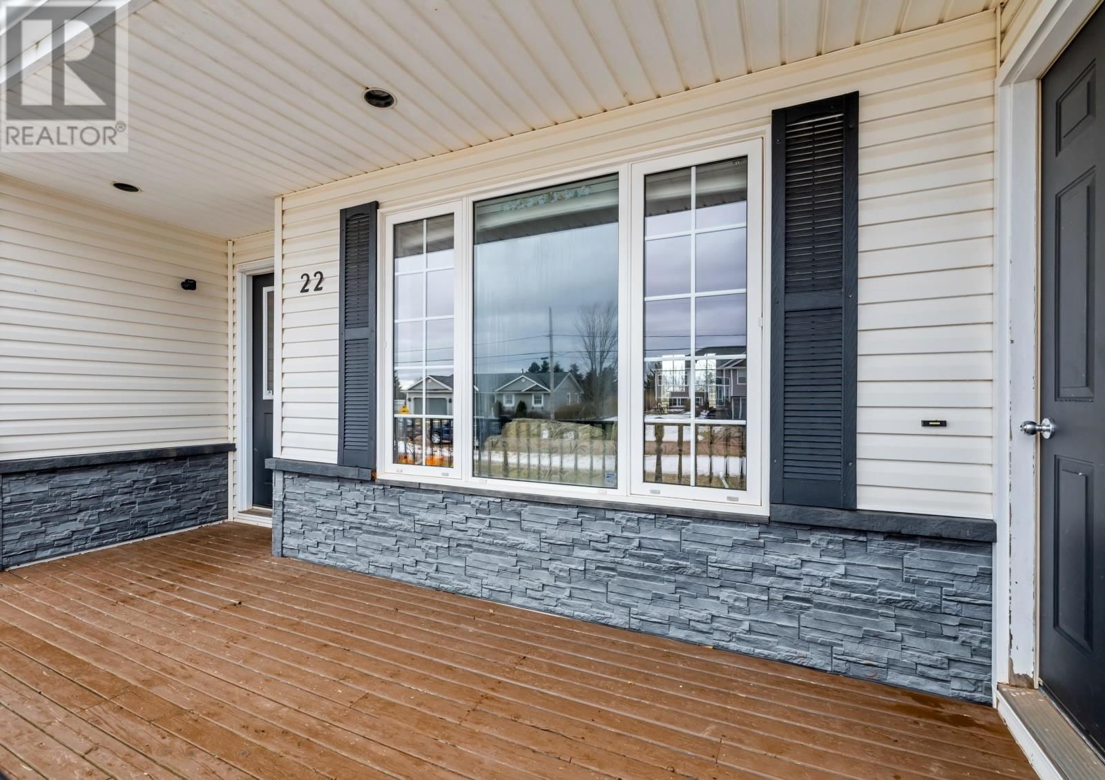 22 SHAMROCK CRESCENT Image 3