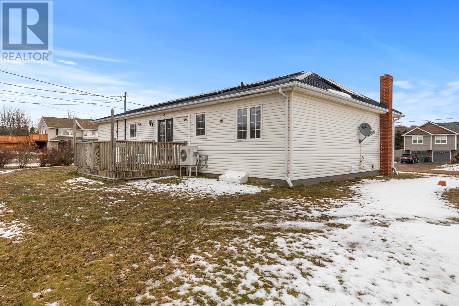 22 SHAMROCK CRESCENT Image 33