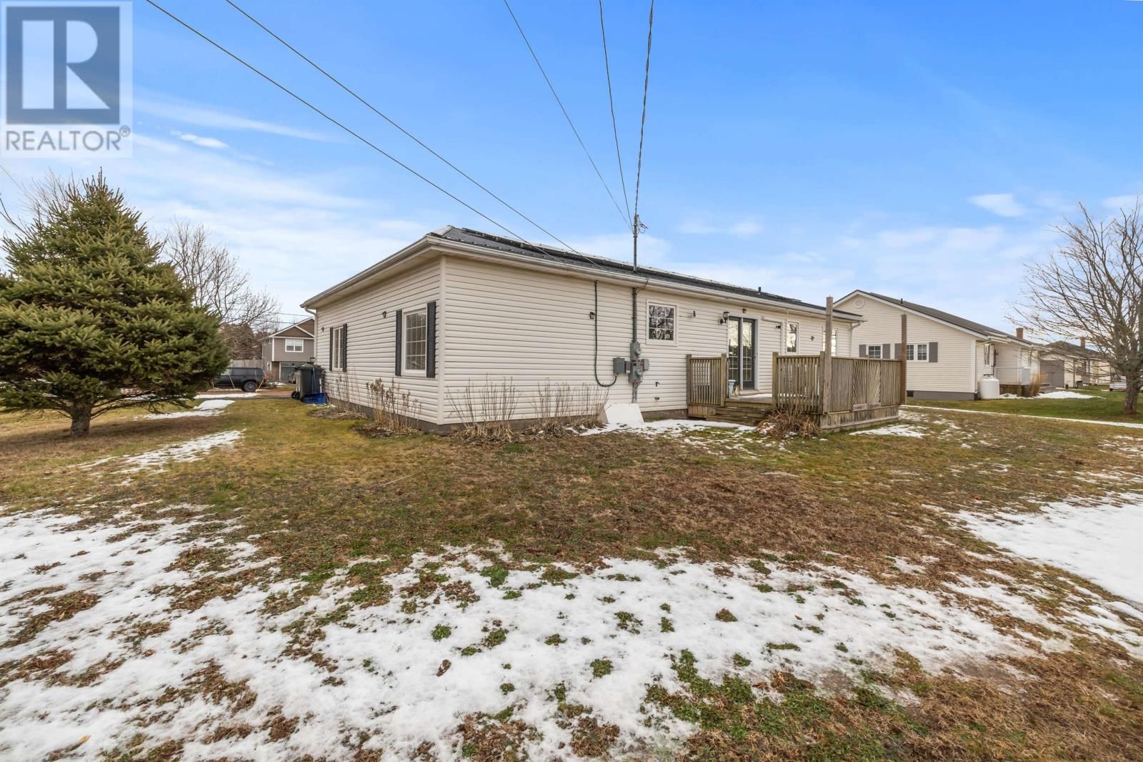 22 SHAMROCK CRESCENT Image 34