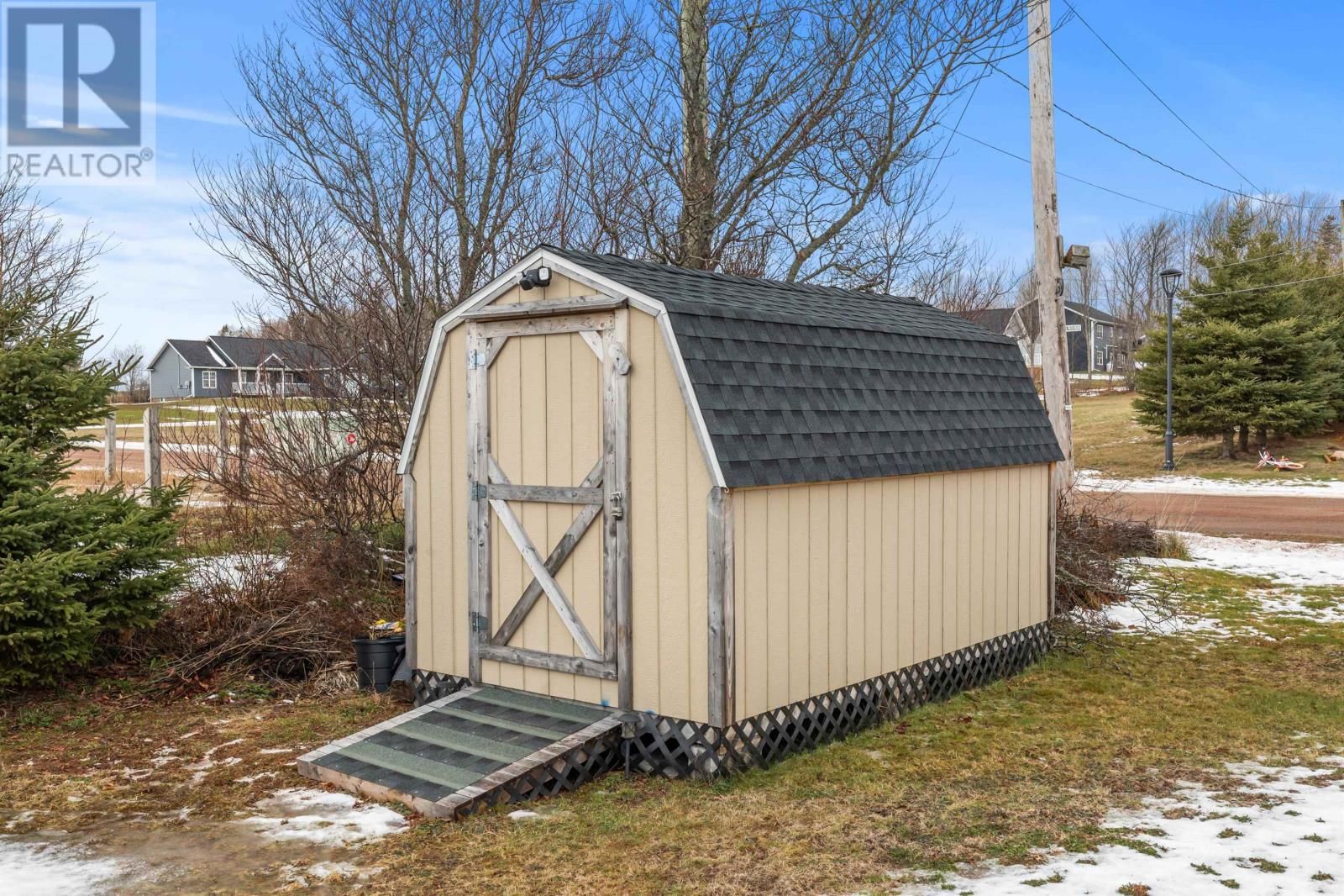 22 SHAMROCK CRESCENT Image 36