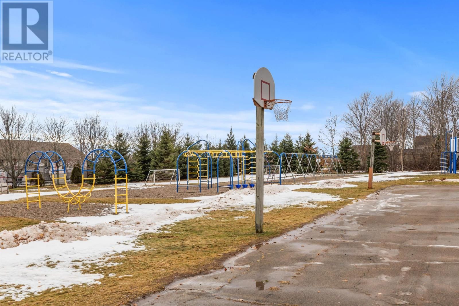 22 SHAMROCK CRESCENT Image 37