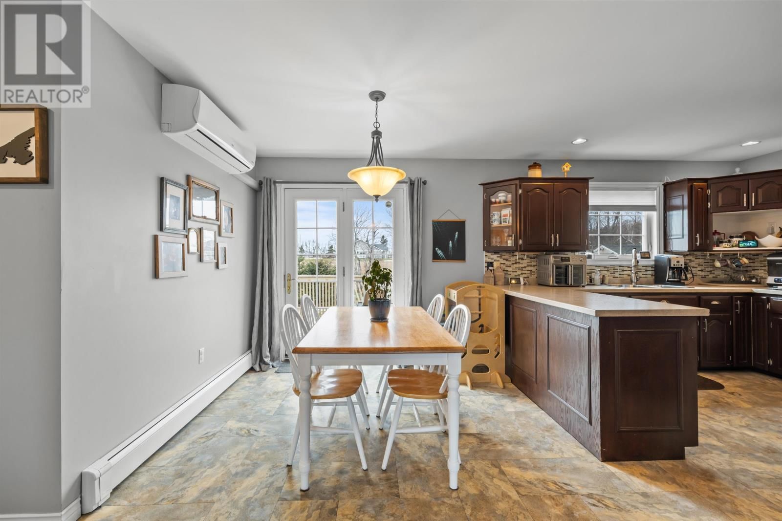 22 SHAMROCK CRESCENT Image 8