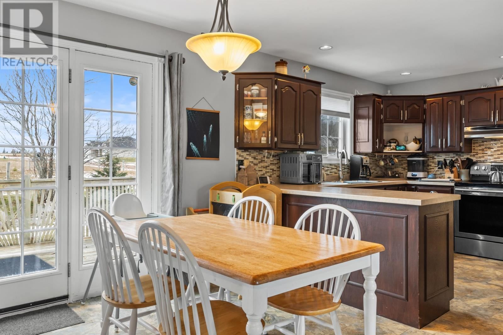 22 SHAMROCK CRESCENT Image 9