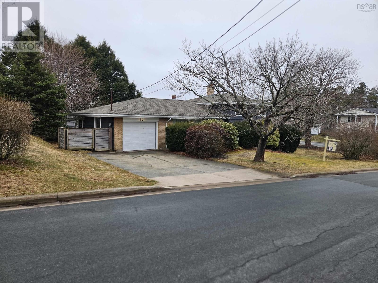 37 LAWNSDALE DRIVE Image 1