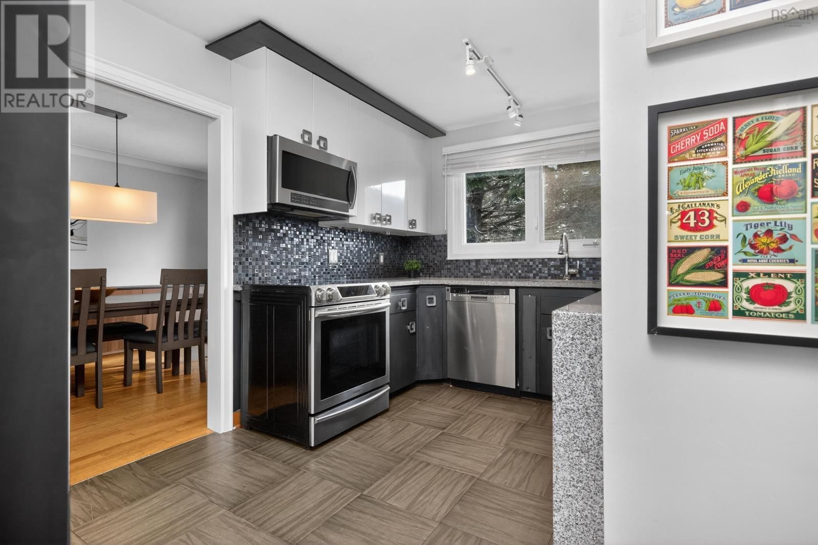 37 LAWNSDALE DRIVE Image 12