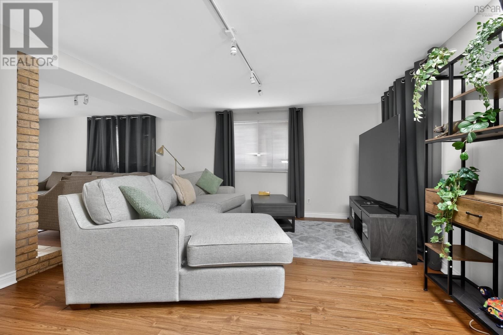 37 LAWNSDALE DRIVE Image 16