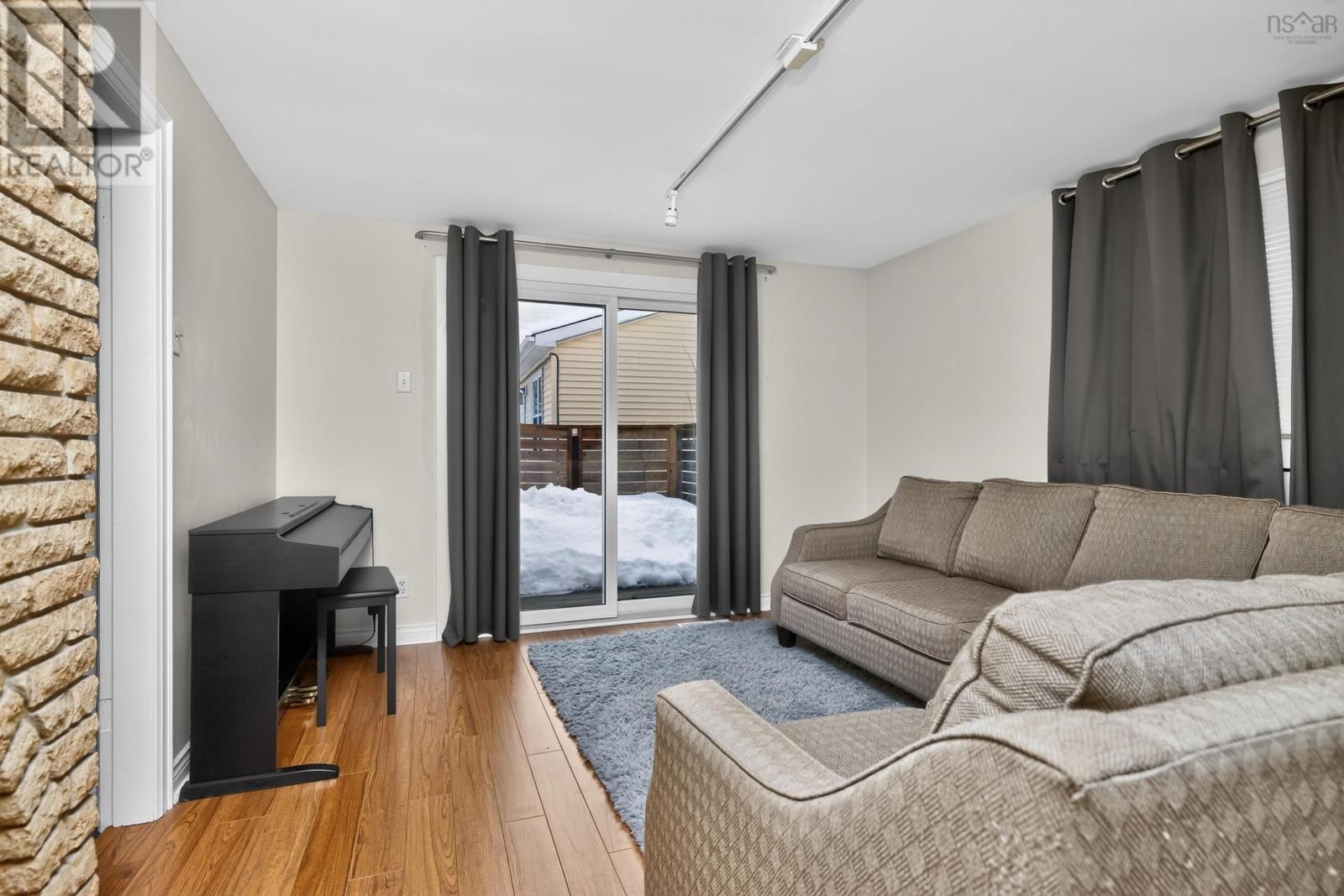 37 LAWNSDALE DRIVE Image 19